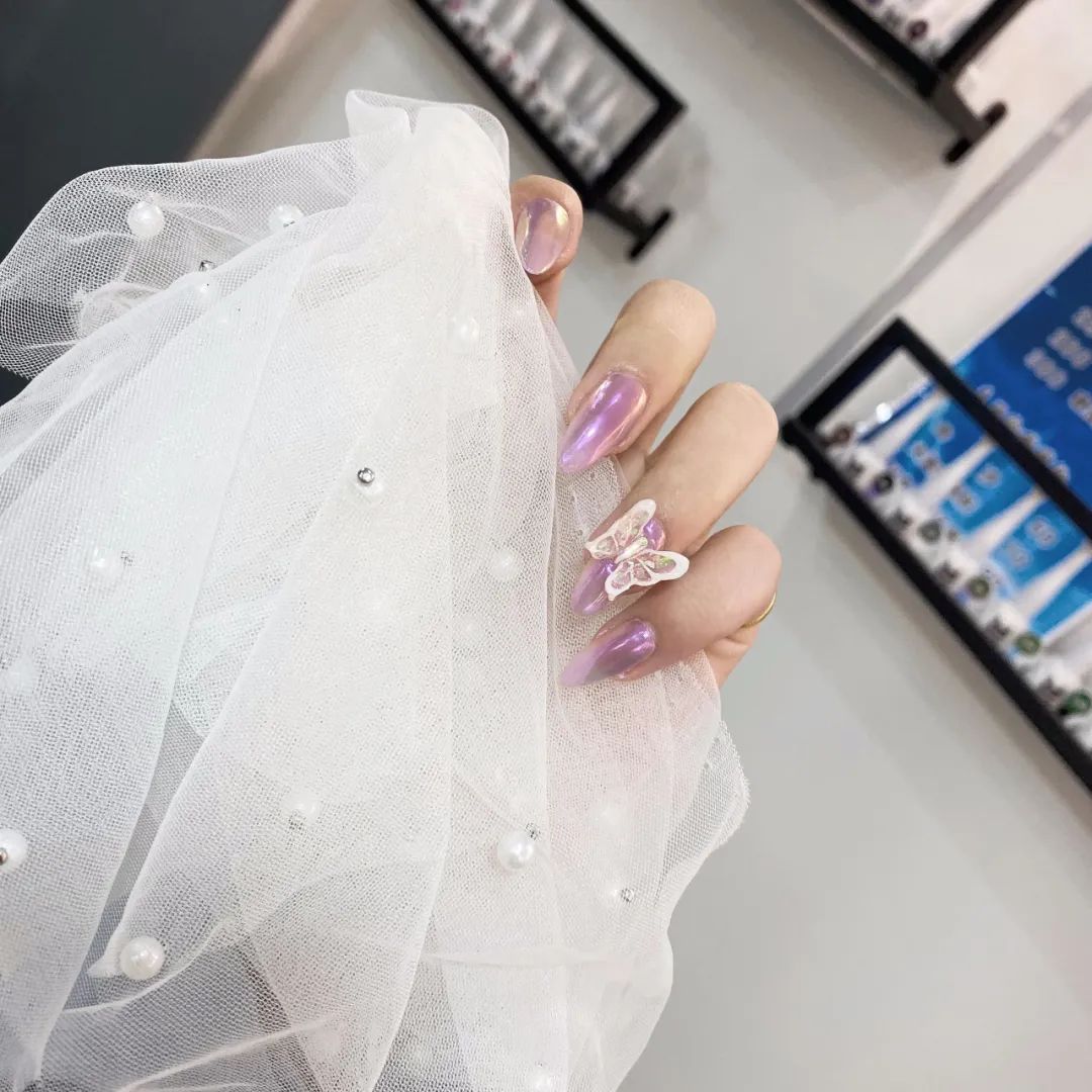 蝴蝶+極光色美甲，太美了