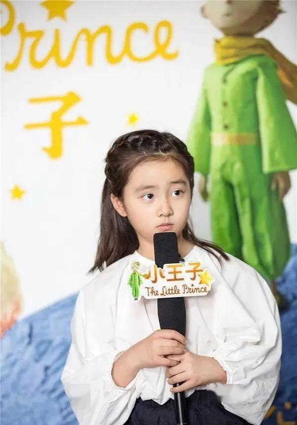 黃磊女兒穿露腰bra上熱搜引爭議：孫莉，你怎么養(yǎng)的女兒！
