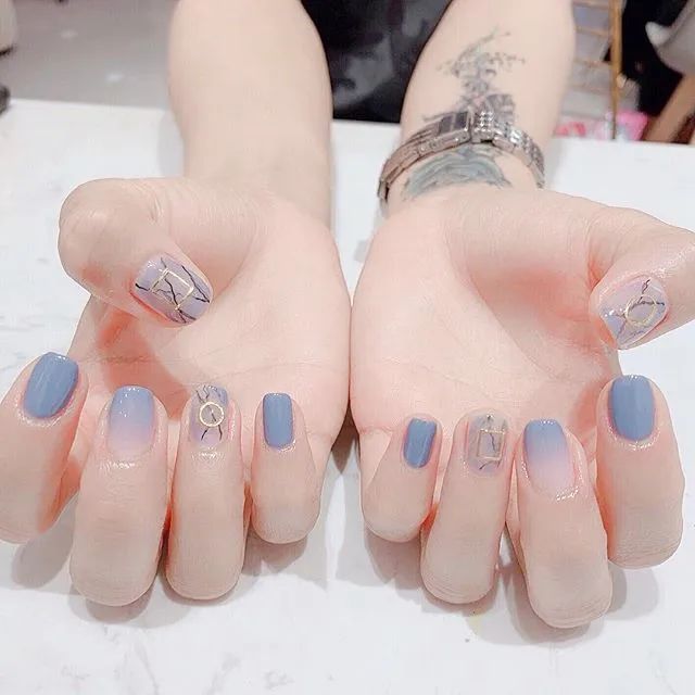 高級！這才是藍色美甲的正確打開方式
