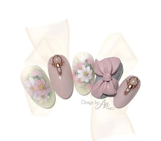 有點(diǎn)復(fù)古的日系立體蝴蝶結(jié)美甲