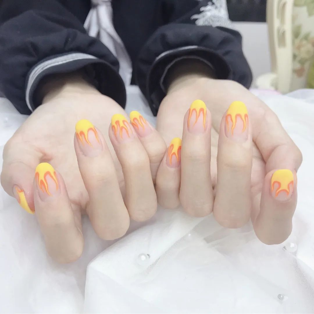 今天吃瓜吃累了，還是看點歐美風(fēng)美甲養(yǎng)養(yǎng)眼吧