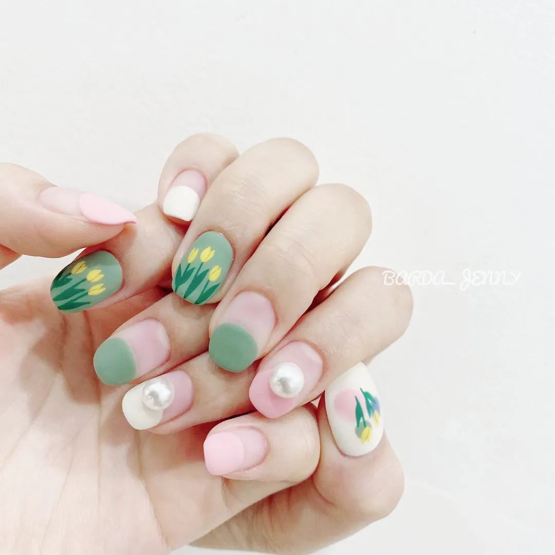 韓式花花美甲清新又可愛