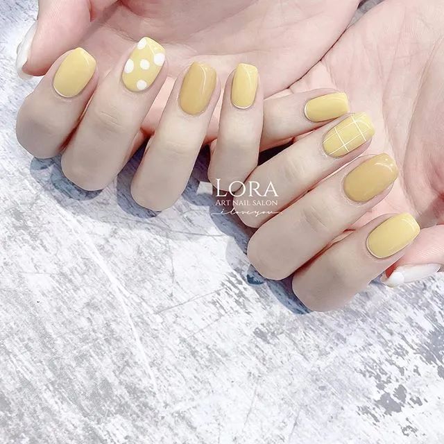 這個(gè)夏天最不能少的，就是這個(gè)顏色的美甲