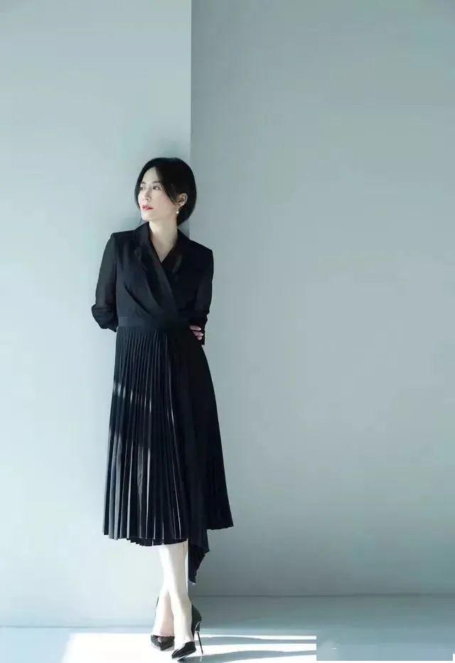 百褶裙那么美，怎么搭配才能顯瘦又好看？