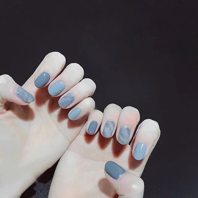 高級！這才是藍色美甲的正確打開方式