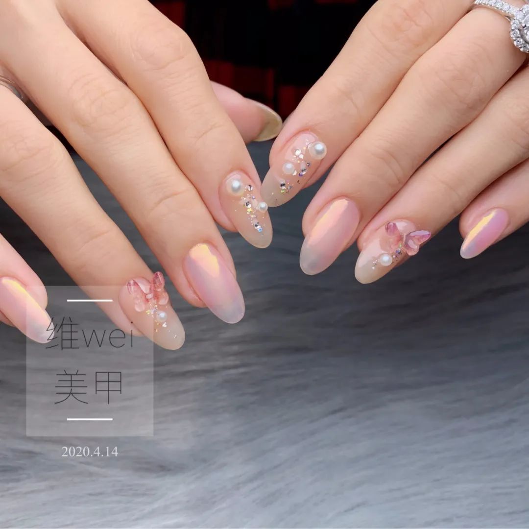 蝴蝶+極光色美甲，太美了