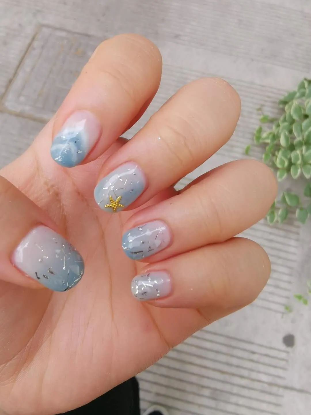 來看看大家最近都做了什么美甲款式