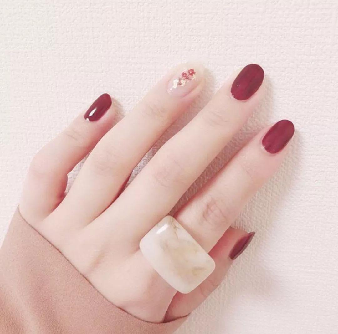 適合上班、約會(huì)的好感度美甲，美的不重樣