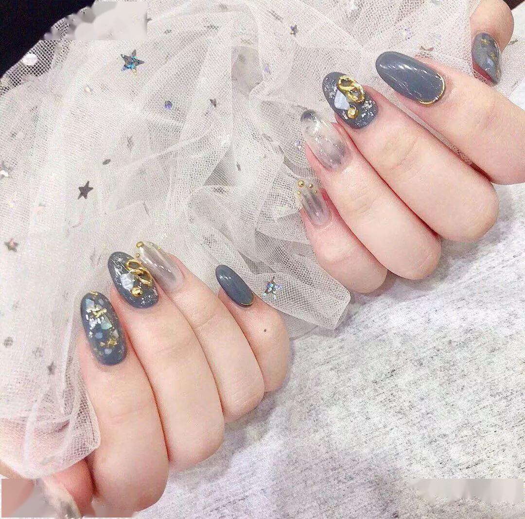 適合上班、約會(huì)的好感度美甲，美的不重樣