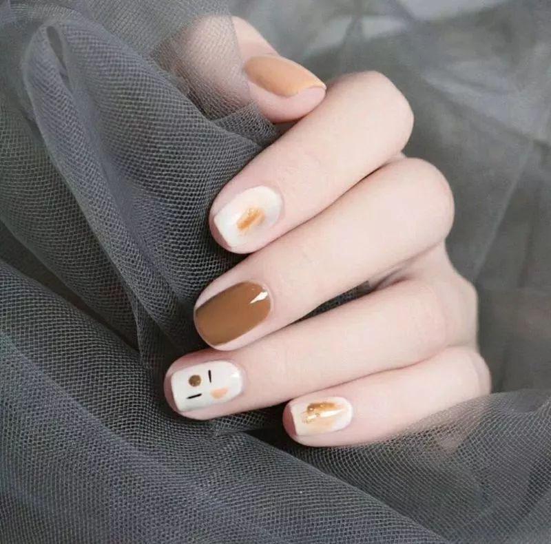 適合上班、約會(huì)的好感度美甲，美的不重樣