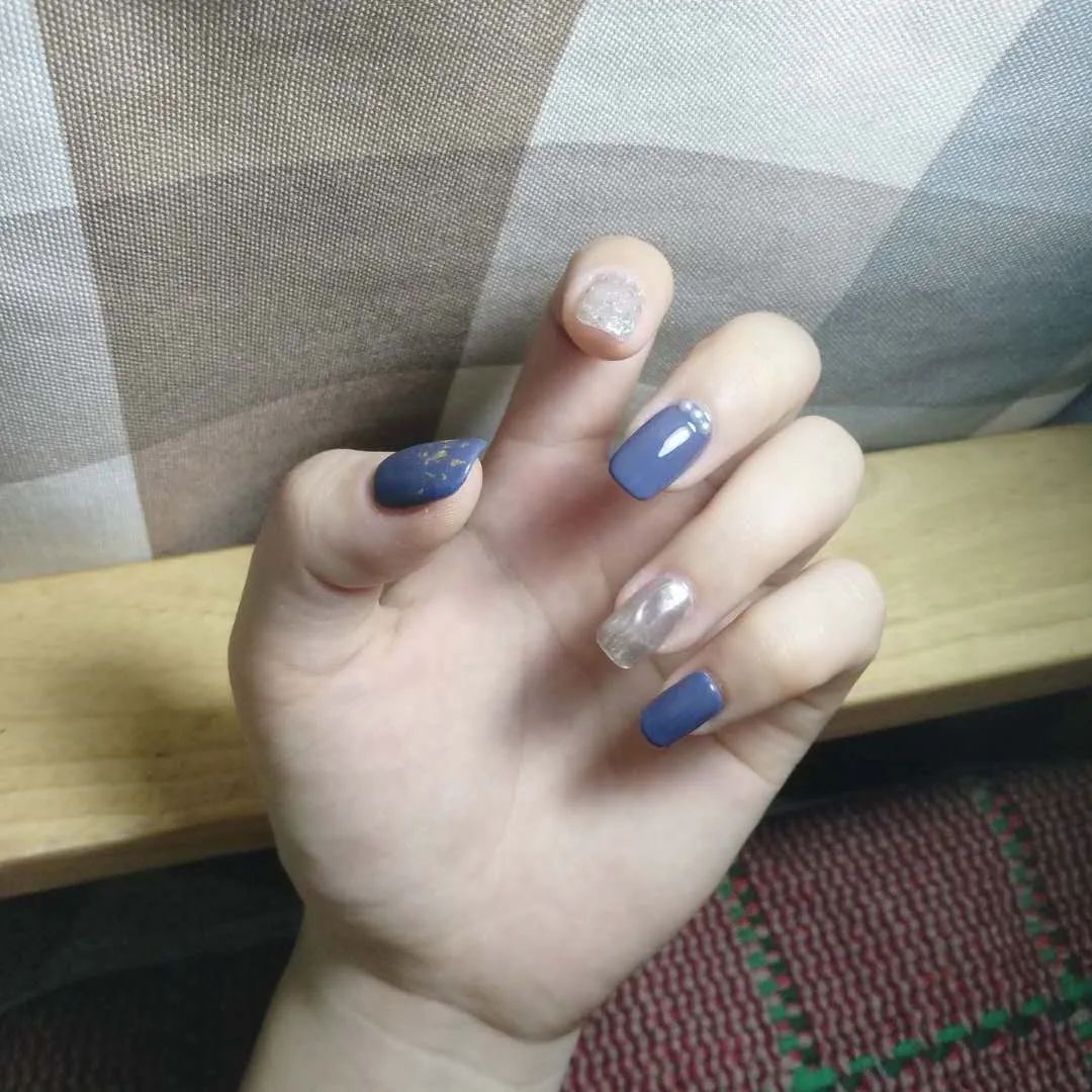 來看看大家最近都做了什么美甲款式