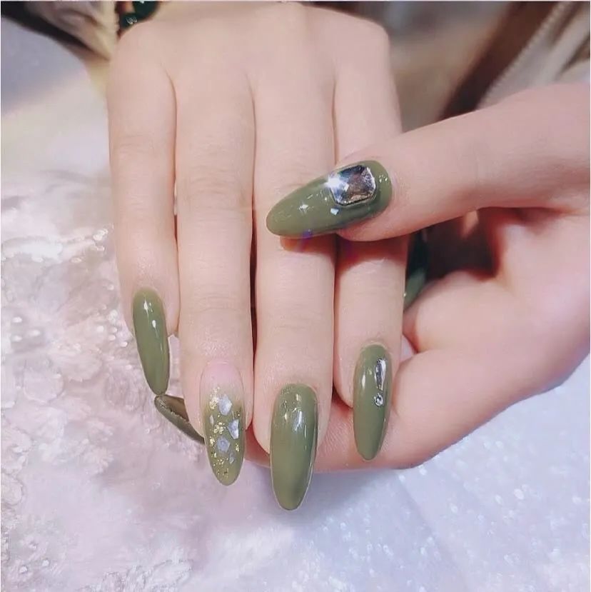 顯手長(zhǎng)又極度好看就得做延長(zhǎng)甲，不信你看