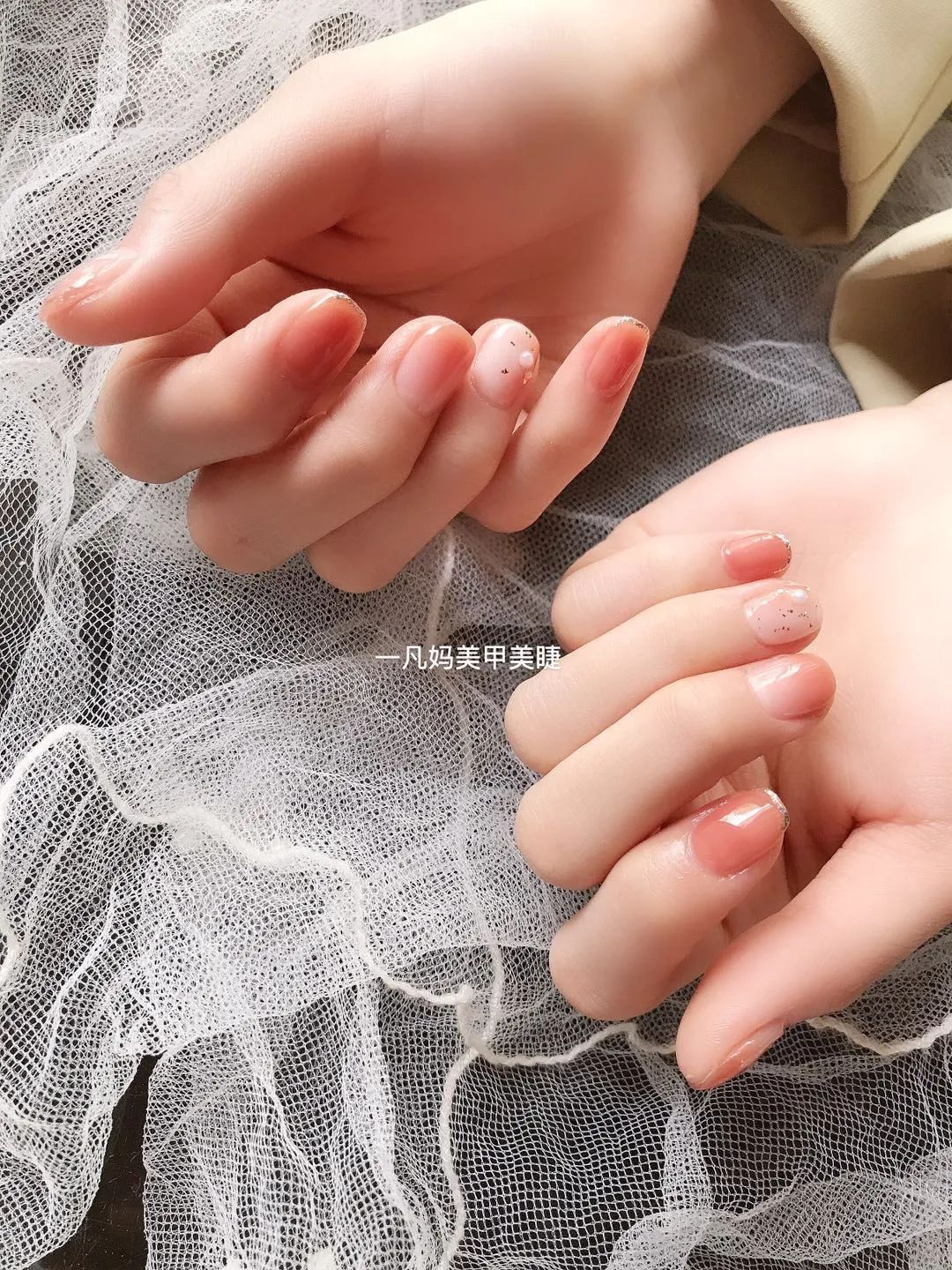 來看看大家最近都做了什么美甲款式