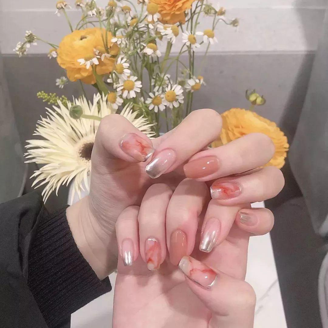 適合上班、約會(huì)的好感度美甲，美的不重樣