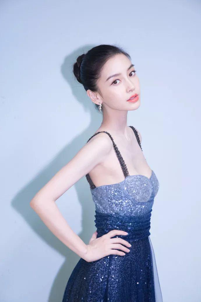 今年的露肩小心機，現(xiàn)在最流行的裙子長這樣