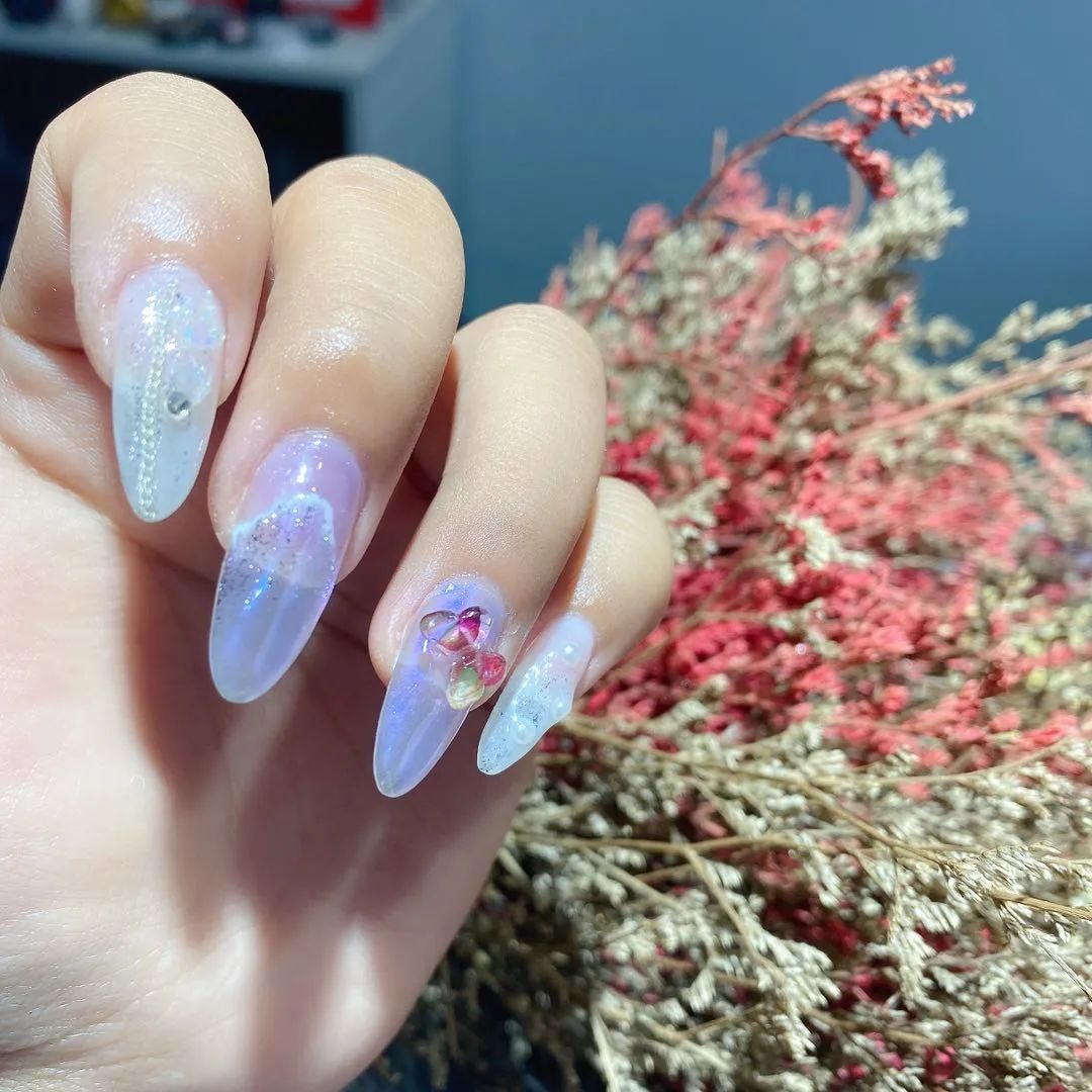 來看看大家最近都做了什么美甲款式