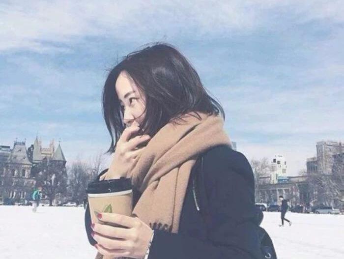 女人說：“這世界上的愛情是存在的，只是不會降臨在我身上”