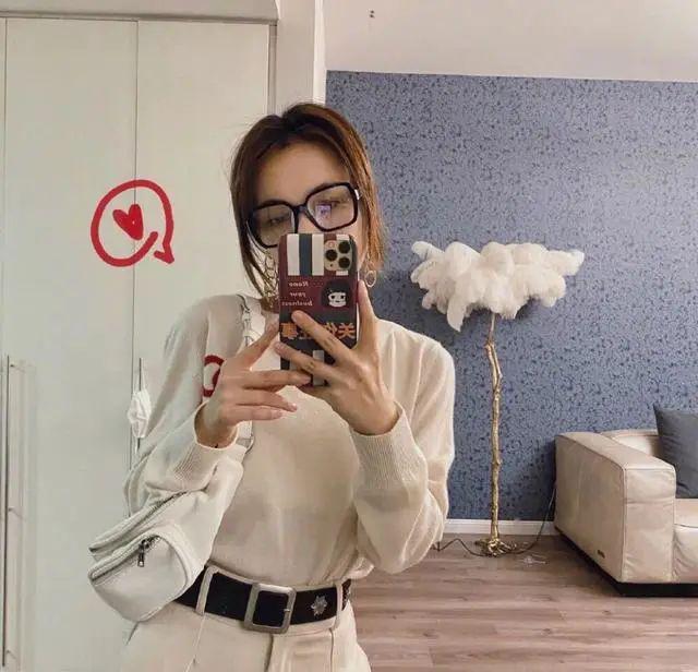37歲吳昕變身穿搭博主，瘦下來(lái)以后衣品越來(lái)越在線，減齡又好看