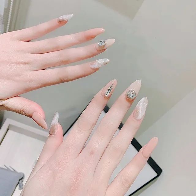 顯手長(zhǎng)又極度好看就得做延長(zhǎng)甲，不信你看