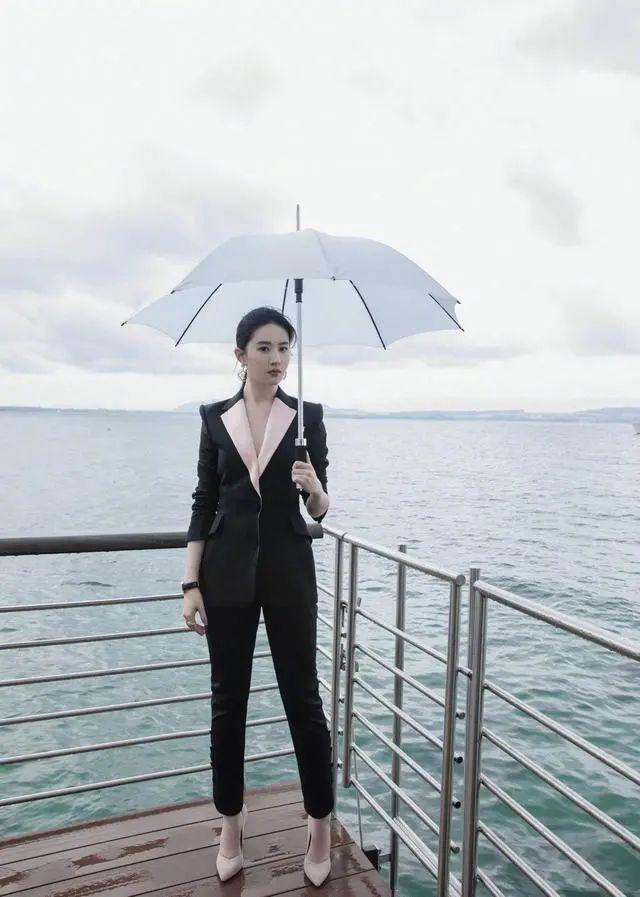 下半身胖的女人，要避開這3種褲子，多穿另外3種，穿錯(cuò)顯胖沒(méi)檔次