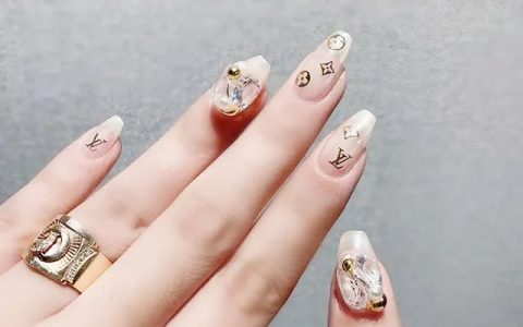 大牌風(fēng)logo美甲看起來(lái)美爆了