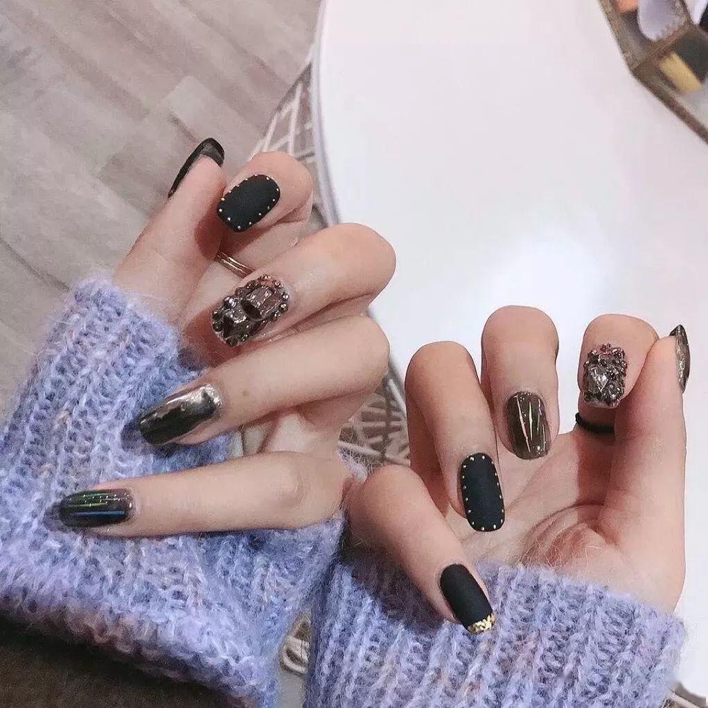 適合上班、約會(huì)的好感度美甲，美的不重樣