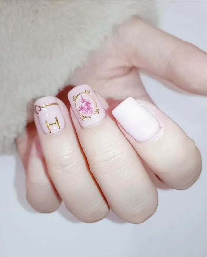 來看看大家最近都做了什么美甲款式