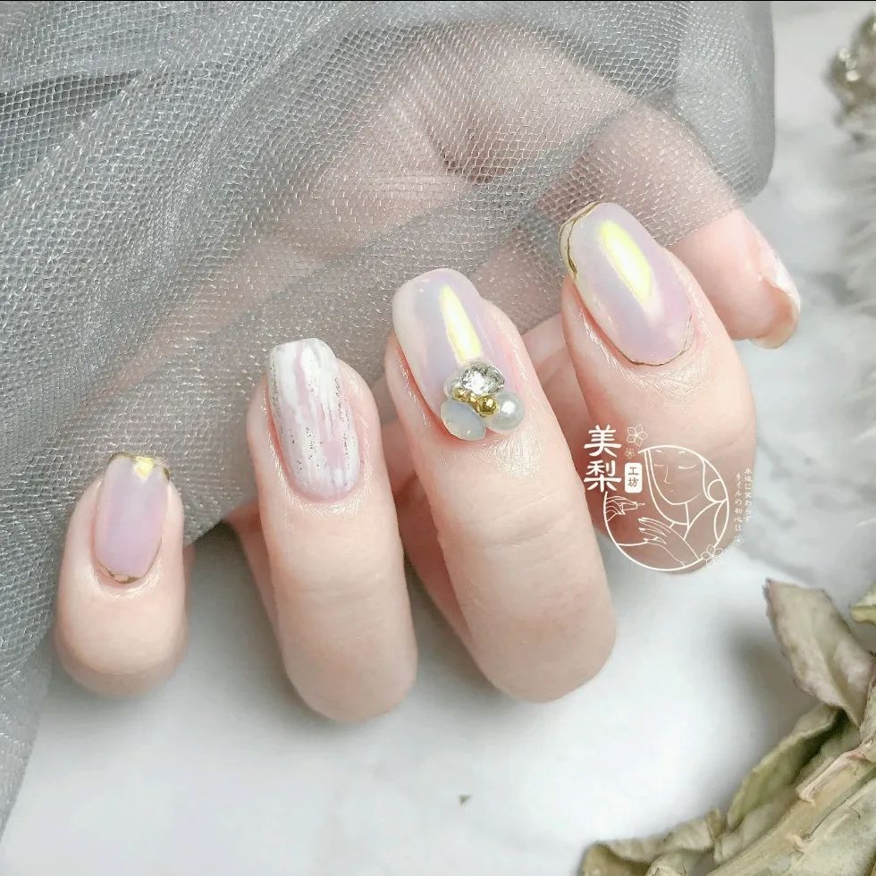 精致的簡約美甲，是最有格調(diào)地