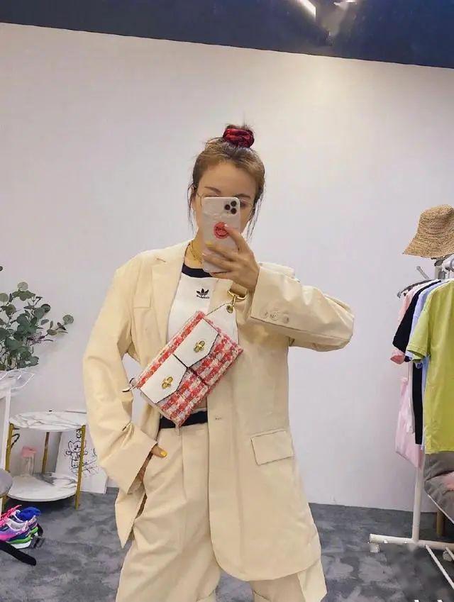 37歲吳昕變身穿搭博主，瘦下來(lái)以后衣品越來(lái)越在線，減齡又好看