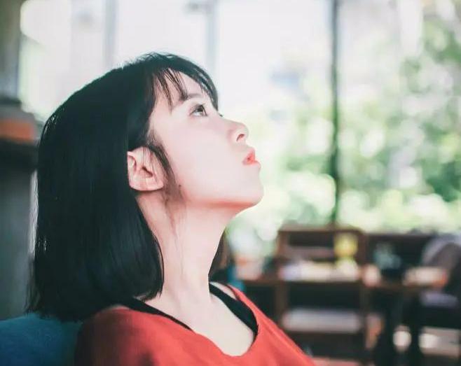 女人說：“這世界上的愛情是存在的，只是不會降臨在我身上”