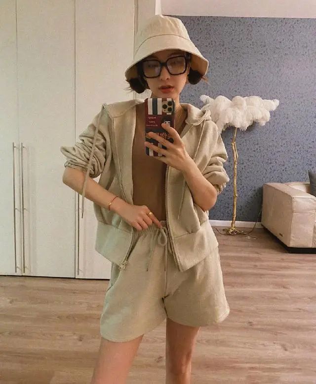 37歲吳昕變身穿搭博主，瘦下來(lái)以后衣品越來(lái)越在線，減齡又好看