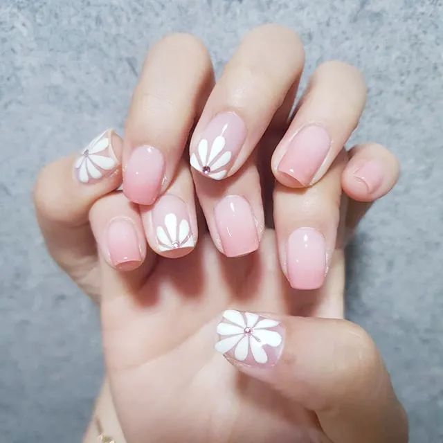 小雛菊美甲火了！洋氣又高級(jí)