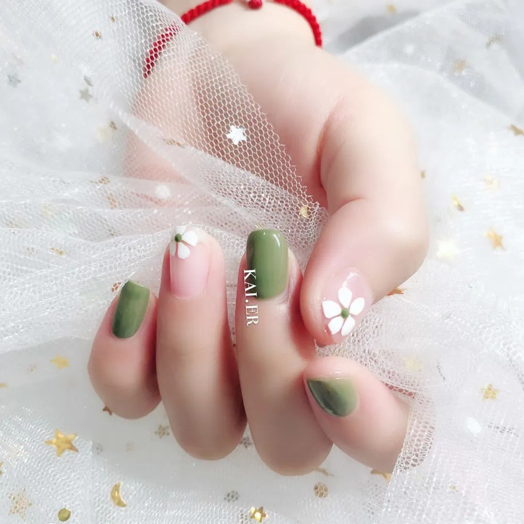 讓人上癮的抹茶綠美甲，太顯白了