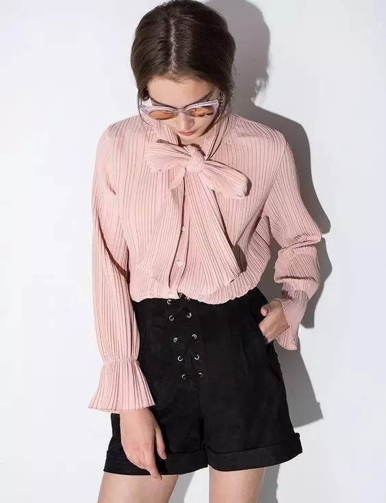 普通衣服的高級(jí)穿法：衣服“打個(gè)結(jié)”才時(shí)髦！
