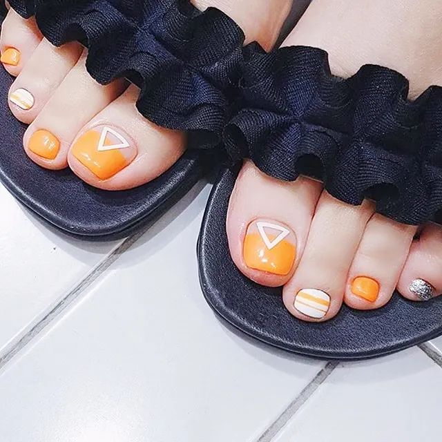 腳甲和涼鞋應(yīng)該怎么搭才好看？