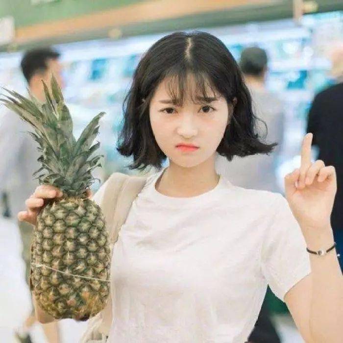 天熱了換個(gè)什么發(fā)型呢？顯臉小的！
