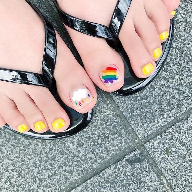 腳甲和涼鞋應(yīng)該怎么搭才好看？