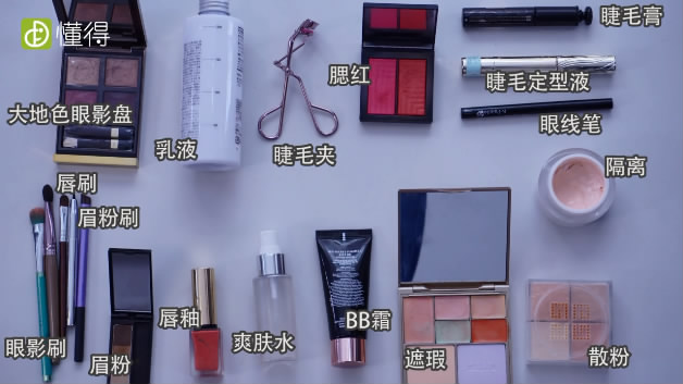 新手化妝步驟-需要準備水乳彩妝等化妝品