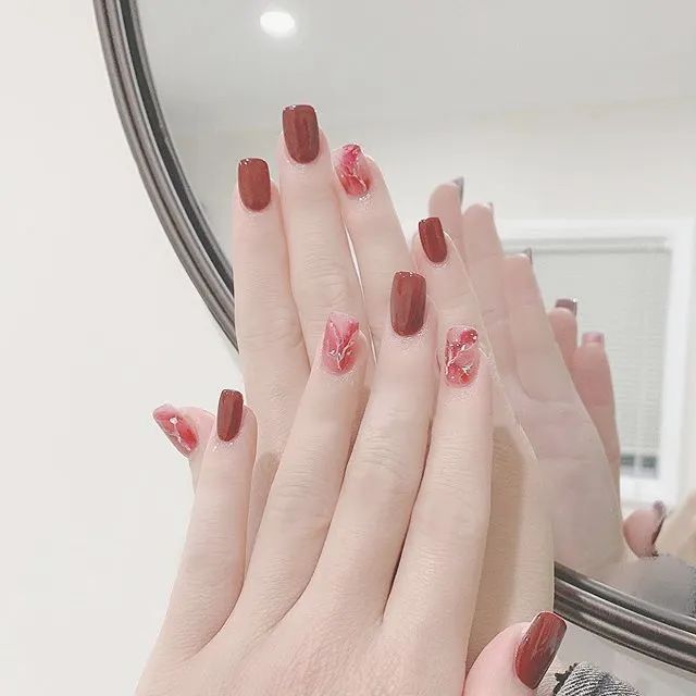 最適合夏天的3款紅色系美甲，顯白到發(fā)光！
