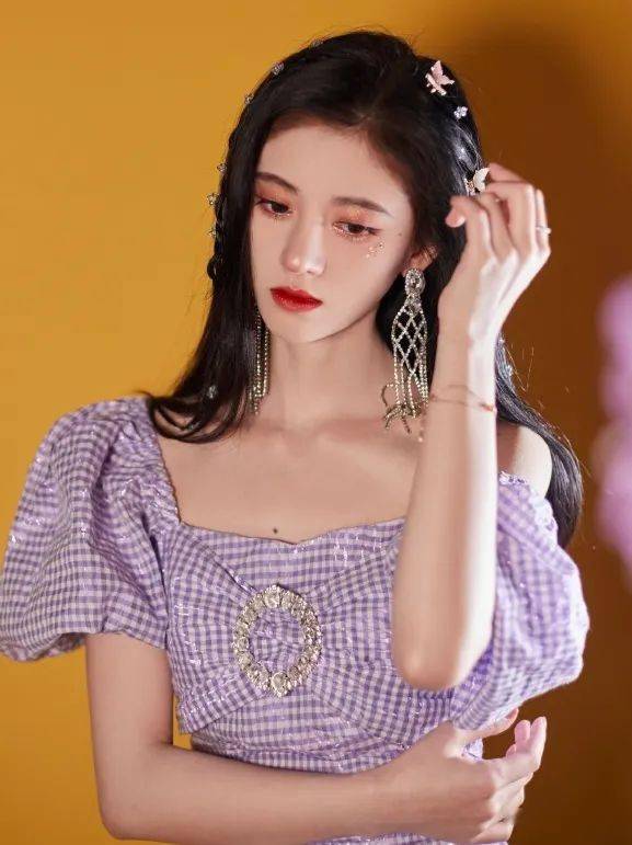 50%純純少女感 + 50%撩人小性感的 “ 純欲風(fēng) ” 穿搭也太好看了吧！