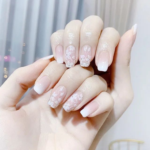干凈又簡約，白色系美甲最百搭