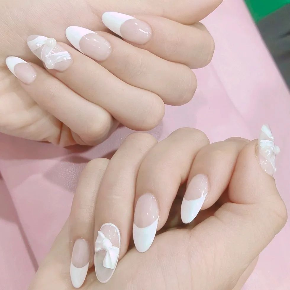 干凈又簡約，白色系美甲最百搭