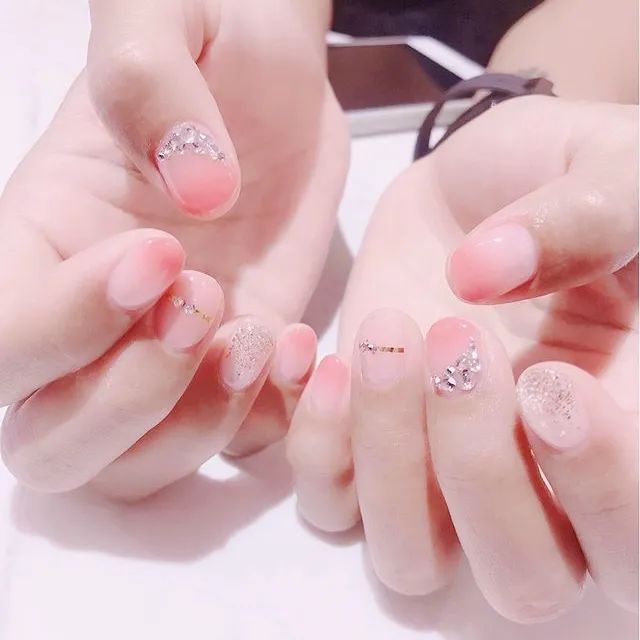 不同風(fēng)格的短圓美甲，也是很美的
