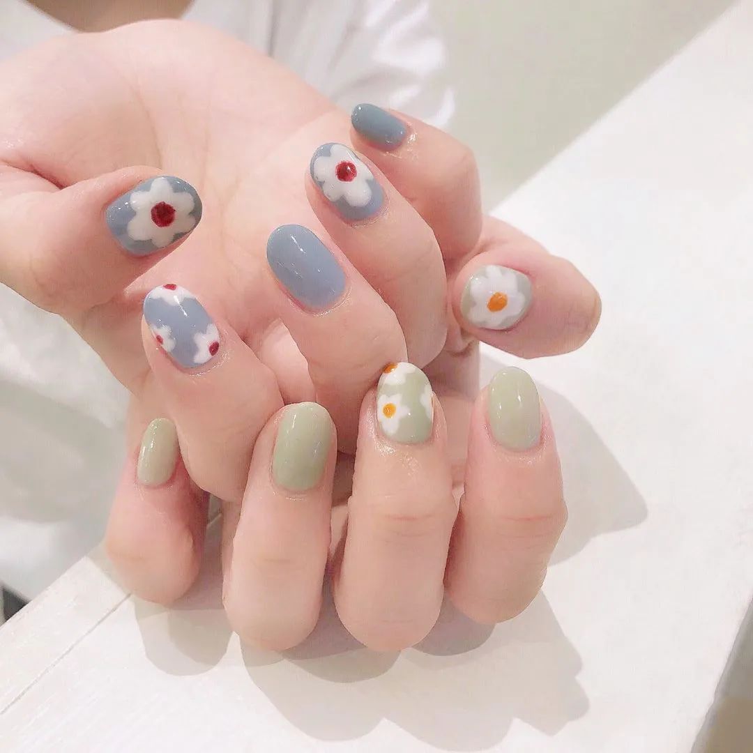 不同風(fēng)格的短圓美甲，也是很美的