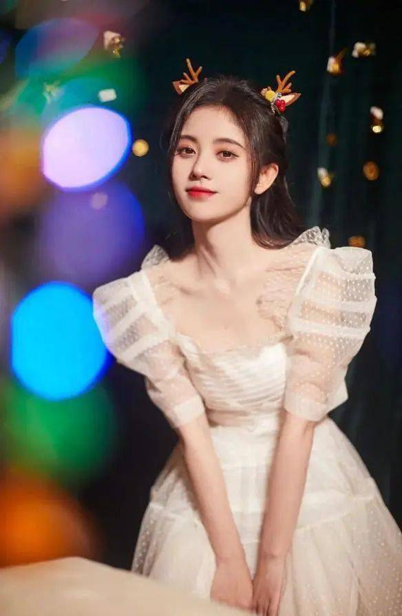 50%純純少女感 + 50%撩人小性感的 “ 純欲風(fēng) ” 穿搭也太好看了吧！