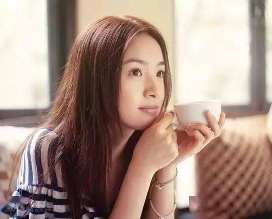 你應(yīng)該留直發(fā)還是卷發(fā)？仙女姐姐這樣說(shuō)。