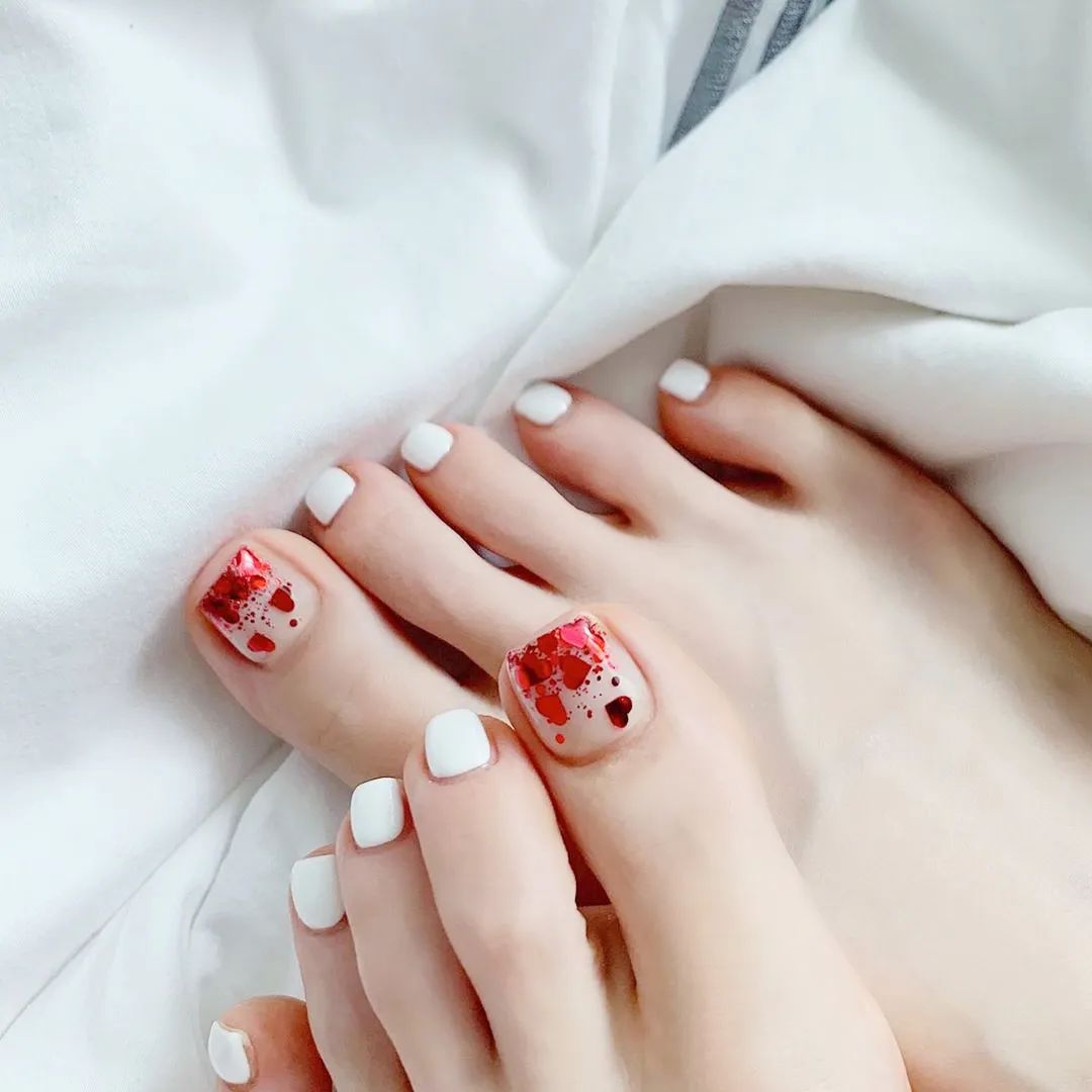 干凈又簡約，白色系美甲最百搭