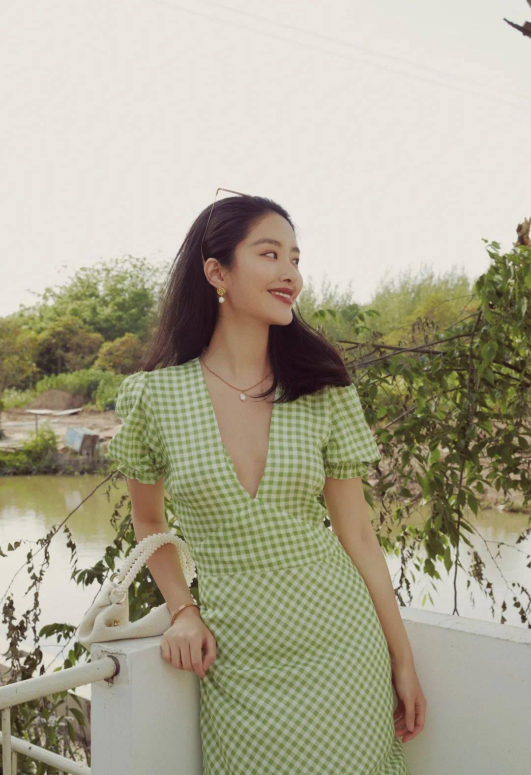 50%純純少女感 + 50%撩人小性感的 “ 純欲風(fēng) ” 穿搭也太好看了吧！