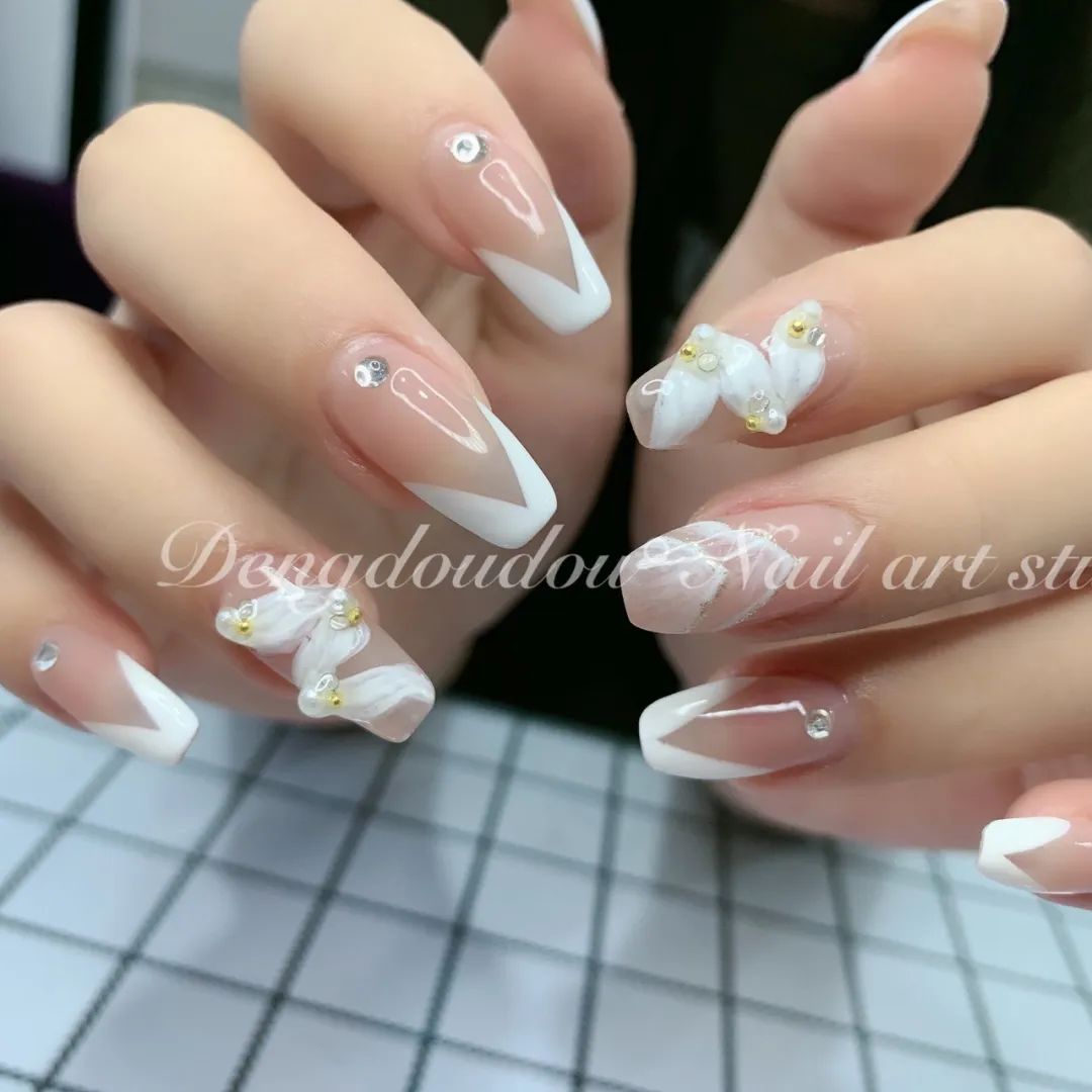 干凈又簡約，白色系美甲最百搭