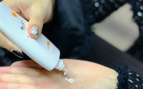 夏季怎么避免皮膚變黑 給皮膚時(shí)刻進(jìn)行密集保護(hù)